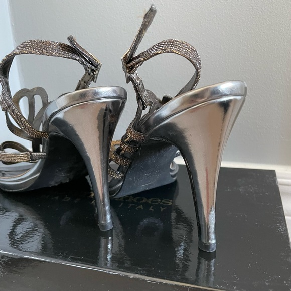 Townshoes Made in Italy - Steel Grey Cut-Out Heels - Picture 5 of 10